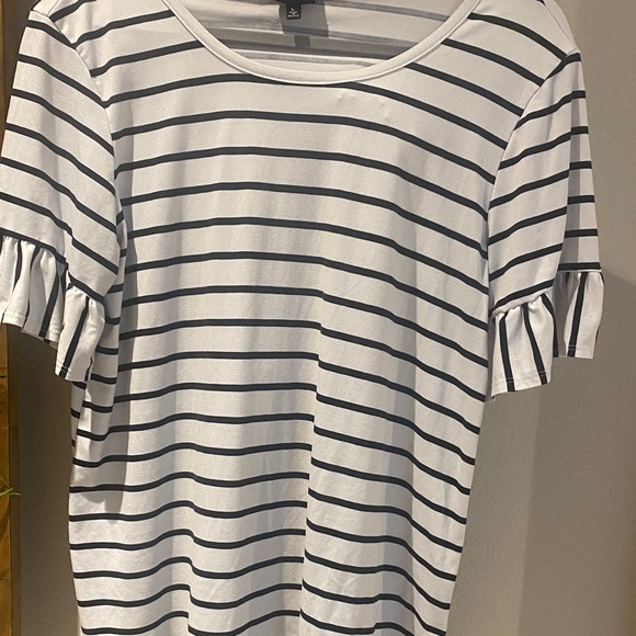 Bobeou Tops - Bobeau White and Black Striped Short Sleeve Top